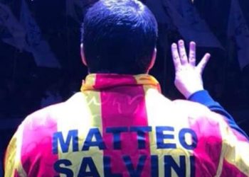 La maglia del Giulianova con Salvini