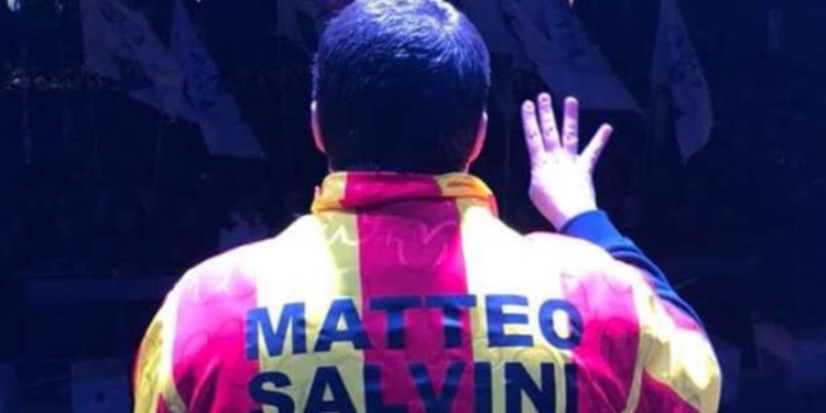 La maglia del Giulianova con Salvini