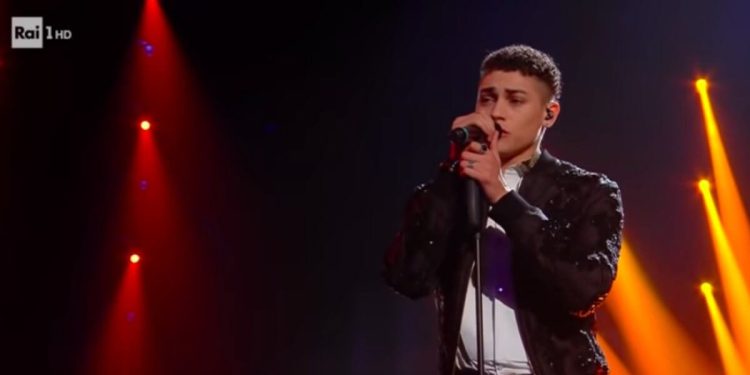 Einar sul palco di Sanremo 2019