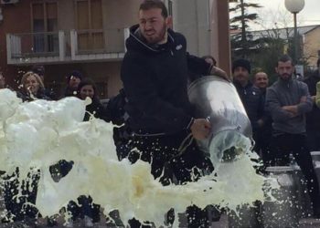 La protesta dei pastori sardi (foto da Twitter)