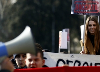 Studenti in piazza (LaPresse)