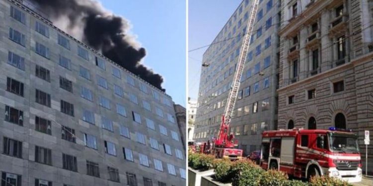 Incendio in via Turati a Milano, foto da Twitter