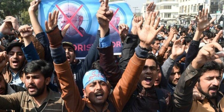 Proteste in Pakistan contro l'India (LaPresse)