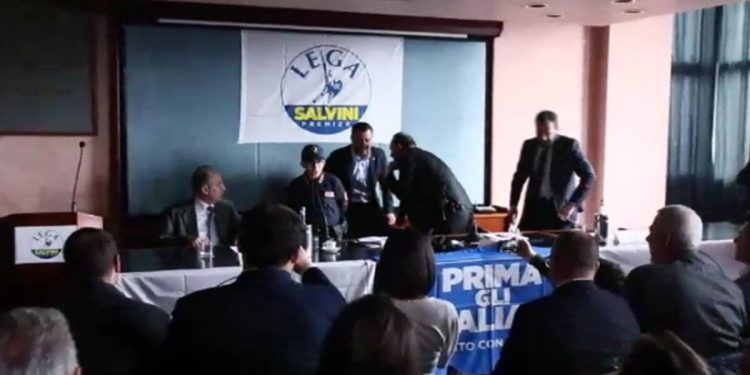 Potenza, bimbo accoglie Salvini