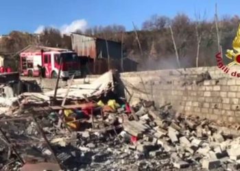 Esplode fabbrica fuochi d'artificio