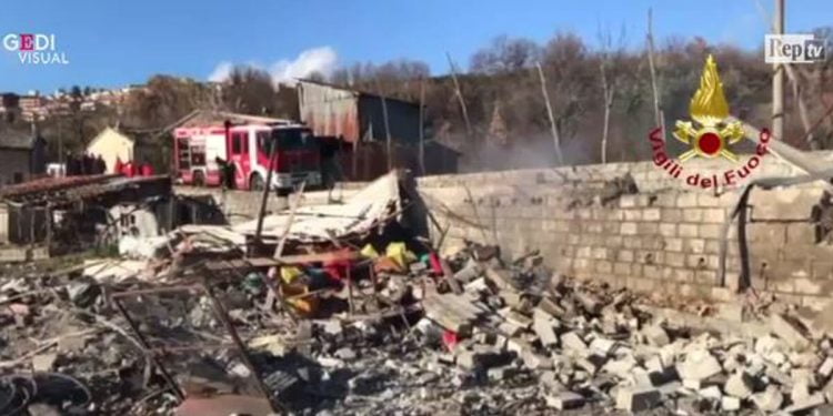 Esplode fabbrica fuochi d'artificio