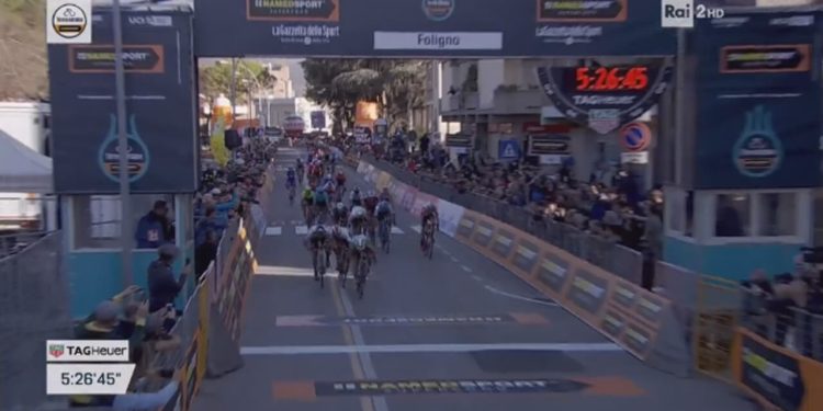 Elia Viviani vince la terza tappa della Tirreno-Adriatico