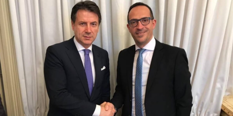 Il candidato M5s Mattia con Giuseppe Conte (foto da Facebook)