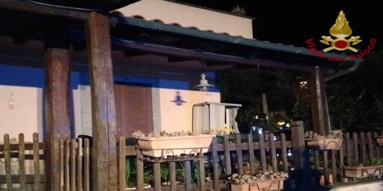 Frascati, esplosione e incendio in villa