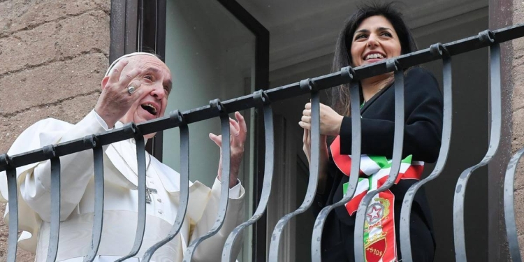 Papa Francesco con Virginia Raggi