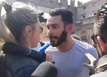 Manifestante pro-Salvini contro una poliziotta a Verona