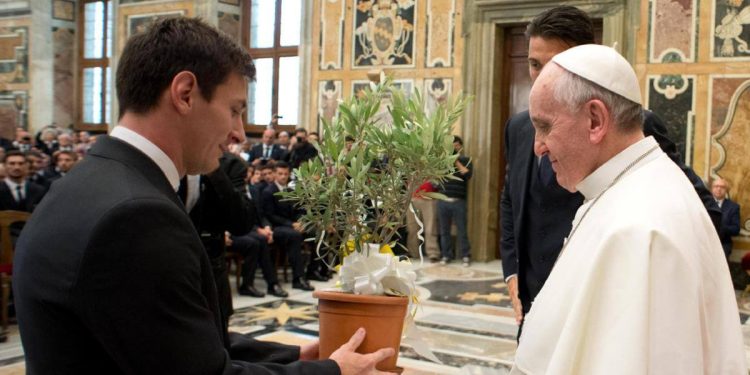 Pace Messi Buffon Papa Francesco