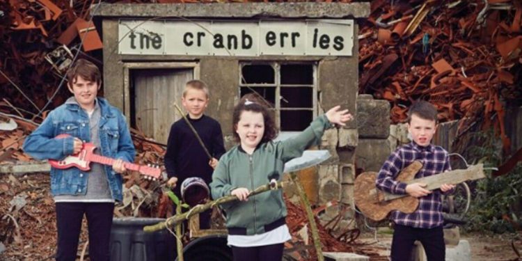 La cover di "In the end", ultimo album dei Cranberries (foto Instagram)