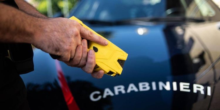 Taser alle Forze dell'Ordine