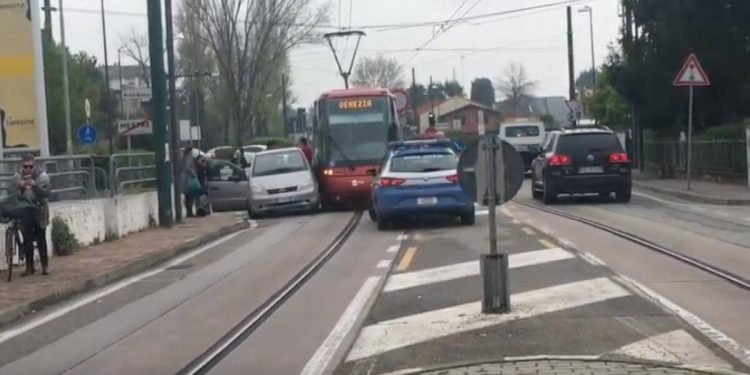 Incidente tram-auto a Venezia nel 2018