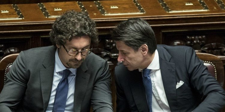 Il ministro Danilo Toninelli tiene ancora fermo il decreto Sblocca cantieri (LaPresse)