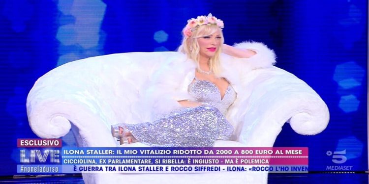 Ilona Staller a Live non è la d'Urso