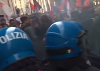 Scontri a Bologna per comizio Forza Nuova, foto da YouTube