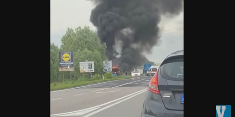 Bus in fiamme a Rovigo