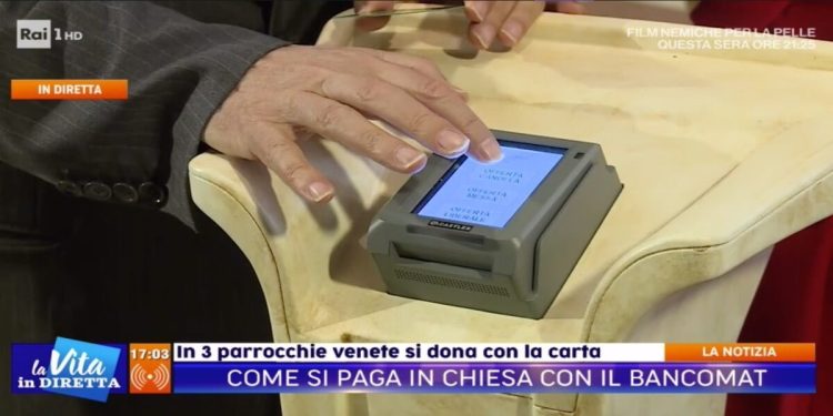 Come si paga in chiesa col bancomat (La Vita in Diretta)