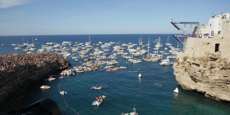 Foto LaPresse/Donato Fasano
13 settembre 2015 Polignano, Italia
sport
Red Bull Cliff Diving World Series 2015
Nella foto: un momentio della garaPhoto LaPresse/Donato Fasano
13 september 2015, Polignano, Italysport
Red Bull Cliff Diving World Series 2015