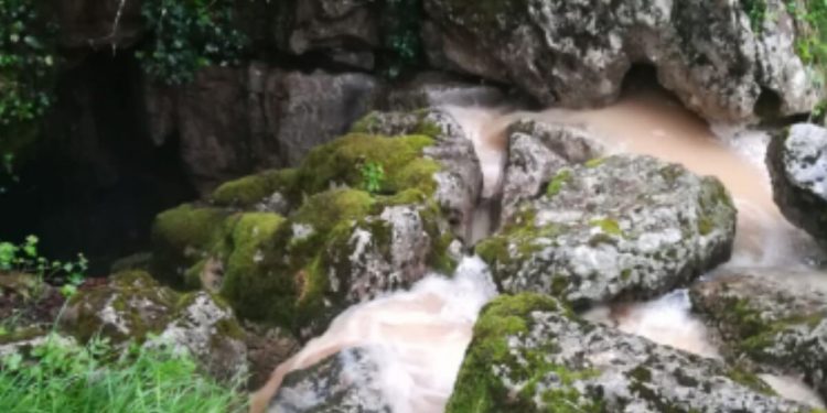 Speleologi intrappolati nell'abisso del Bifurto (foto Twitter)