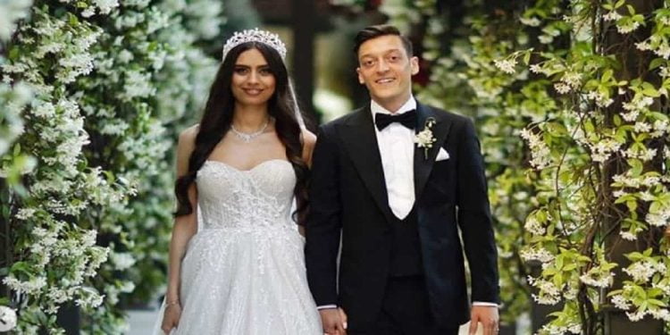 Ozil e Miss Turchia sposi - Foto Instagram