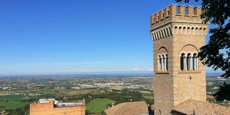 Lo Torre dell'Orologio a Bertinoro (da Wikipedia)