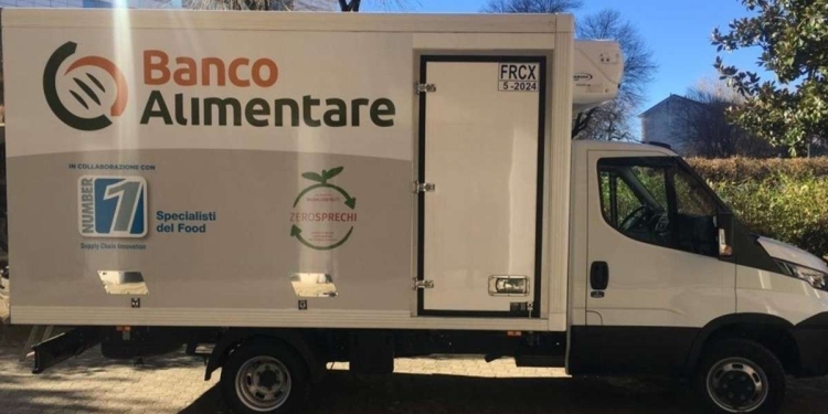 Uno dei mezzi di Number1 impegnati nell'attività a fianco della Fondazione Banco Alimentare