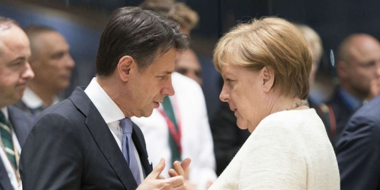 Giuseppe Conte con Angela Merkel (LaPresse)