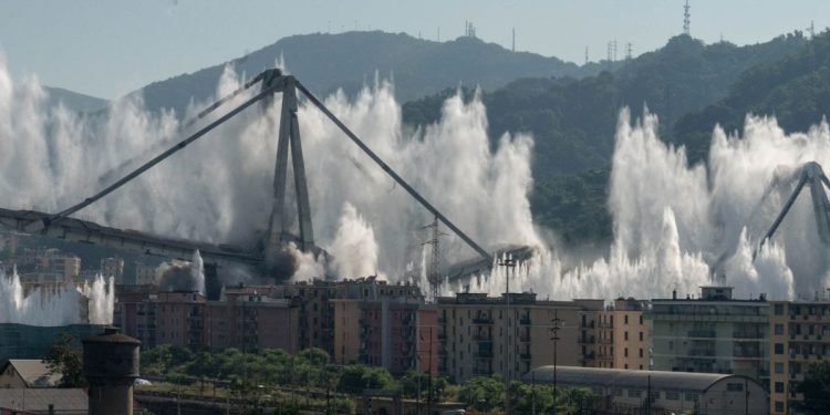 Ponte Morandi demolito