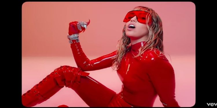 miley cyrus video mother's daughter