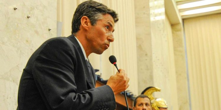 Foto LaPresse - Guglielmo Mangiapane
18/07/15 Palermo ITALIA
Cronaca
Cerimonia di commemorazione in ricordo del giudice Paolo Borsellino e della sua scorta al tribunale di Palermo. Alla vigilia dell'anniversario dell'attentato al giudice Borsellino, assassinato in Via D'Amelio il 19 luglio 1992, l'Associazione nazionale magistrati ha voluto organizzare una cerimonia di commemorazione alla presenza del Presidente della Repubblica e Ministro dell'Interno, Angelino Alfano.
Nella foto: Manfredi Borsellino, figlio di Paolo BorsellinoPhoto LaPresse - Guglielmo Mangiapane
18/07/15 Palermo ITALIA
News
Commemorative event in remembrance of Prosecutor Paolo Borsellino, killed by the mafia on July 19, 1992.
In the pic: Manfredi Borsellino, Paolo Borsellino's son