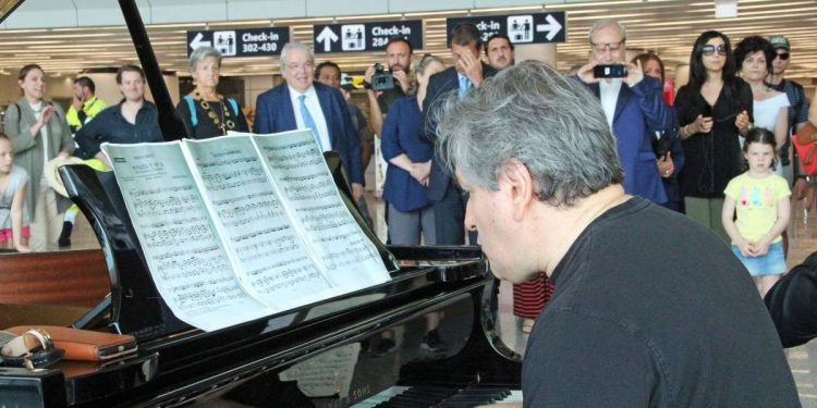 Il Maestro Antonio Pappano all'Aeroporto Da Vinci di Roma