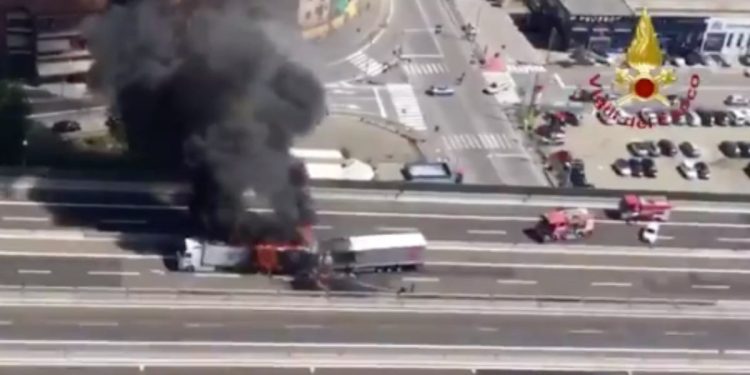 Incidente e incendio camion su A14