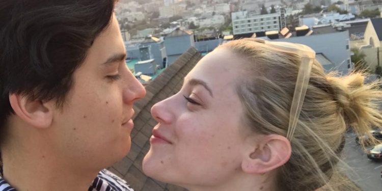 Cole Sprouse e Lili Reinhart (Foto: Instagram)