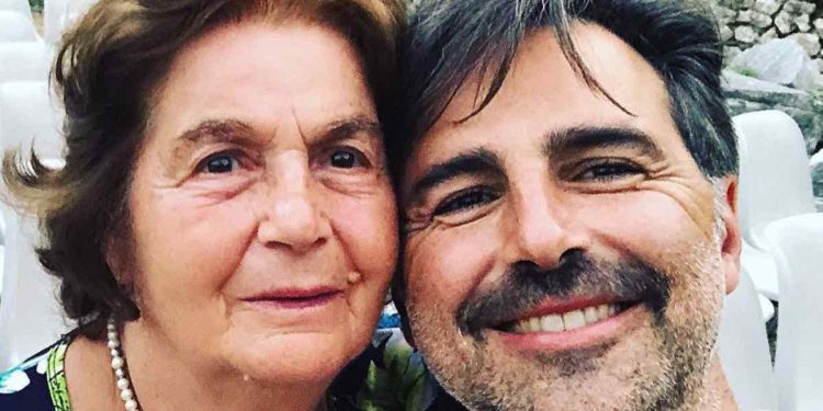 Beppe Convertini dedica alla mamma