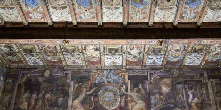 Bologna, particolare di una sala di Palazzo Fava (foto da guidobarbi.it)