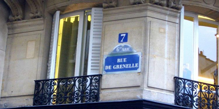 Il numero 7 di Rue de Grenelle a Parigi (Wikipedia)