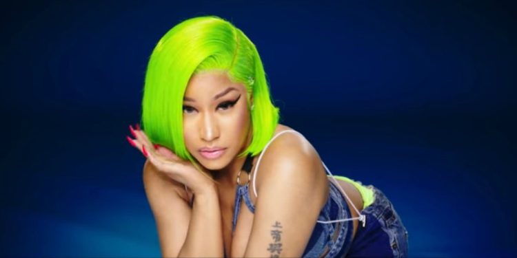 Nicki Minaj nel videoclip Barbie Dream (Vevo)