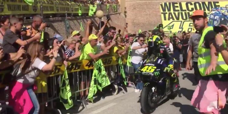 Valentino Rossi, da Tavullia a Misano con M1 Yamaha