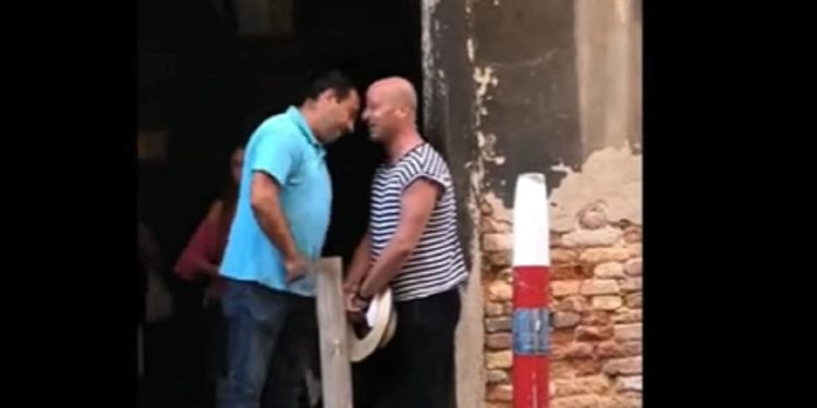 Gondoliere aggredito da turista venezia