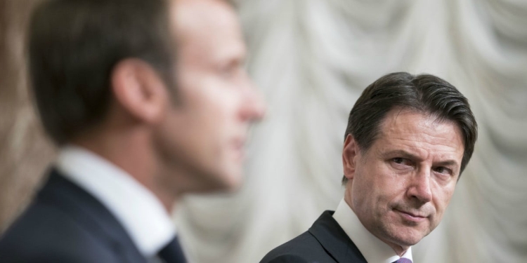 Emmanuel Macron e Giuseppe Conte (LaPresse)