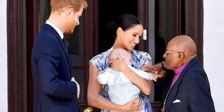 Archie con mamma Meghan e papà Harry