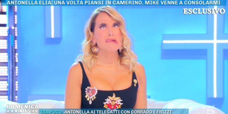 Barbara d'Urso, smorfia a Domenica Live