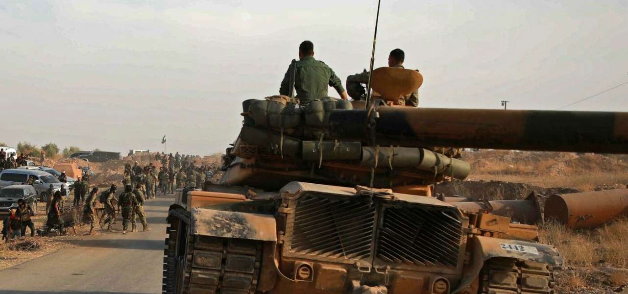 Truppe turche sul confine siriano (LaPresse)