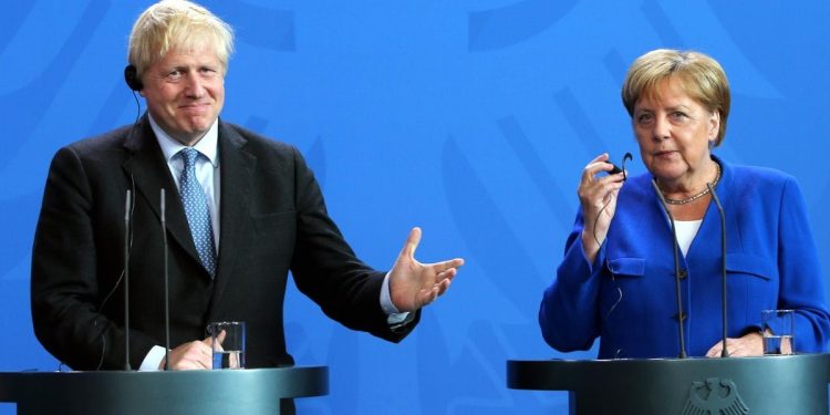 Boris Johnson e Angela Merkel