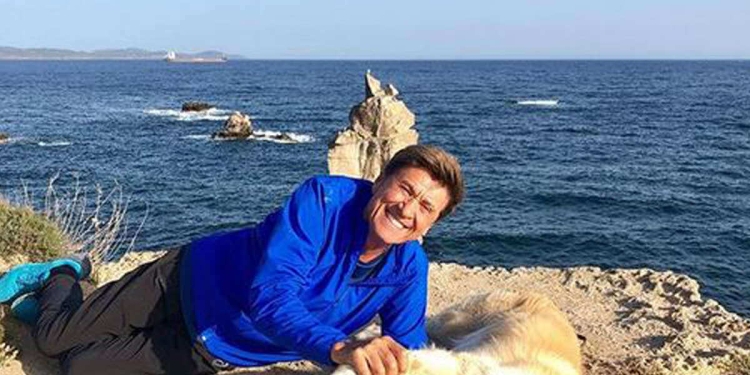 Gianni Morandi ne "L'Isola di Pietro"