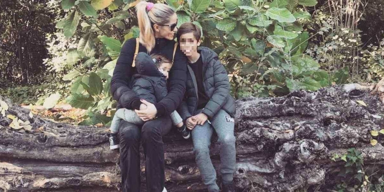 Elena Santarelli con i suoi figli (Foto: Instagram)