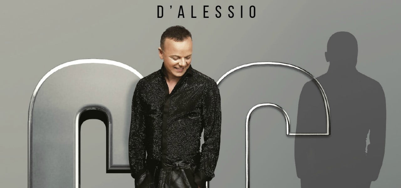 Gigi D'alessio nonno per la terza volta: è nata Giselle